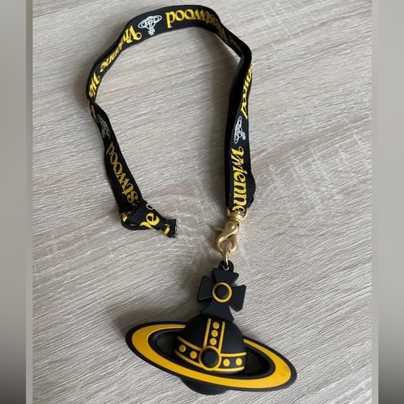 Vivienne Westwood orb pendant USB 16 GB rare VW event VIP Gift Souvenir - Picture 5 of 15